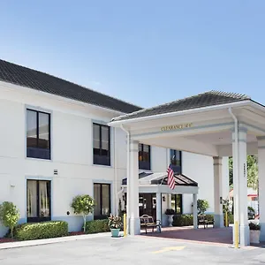 3* Hotel Baymont By Wyndham Savannah/garden